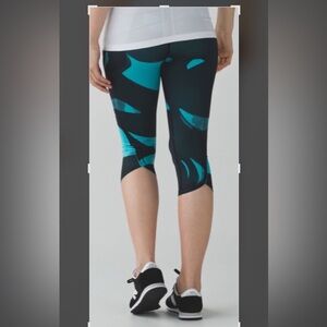 Lululemon Black and Teal Patterned Leggings EUC